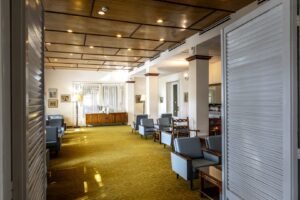 Retro Lounge Forest Park Hotel